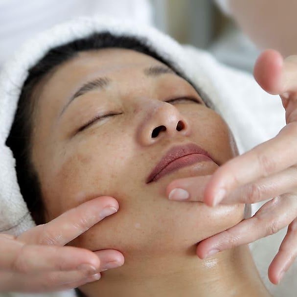 The Hydration Pod with Blue Spirulina and Hyaluronic Acid